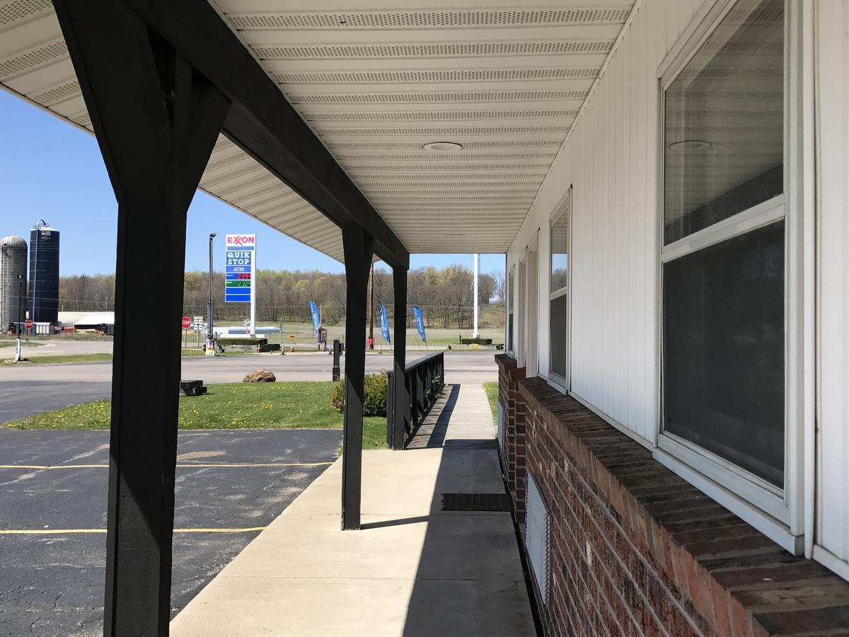 Exxon Quik Stop & Motel Wausaukee Εξωτερικό φωτογραφία